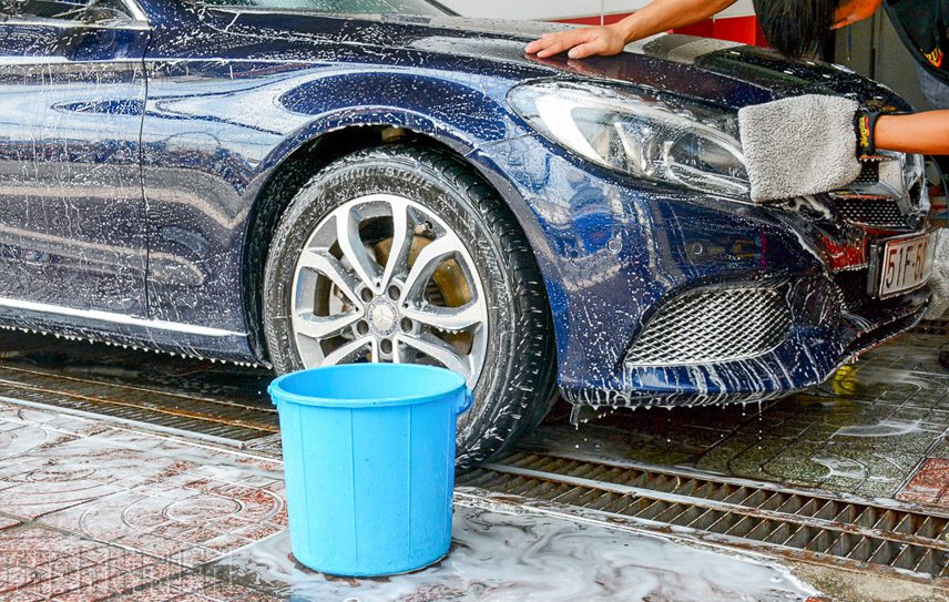 Rửa xe ô tô bằng nước rửa chén có tốt không?