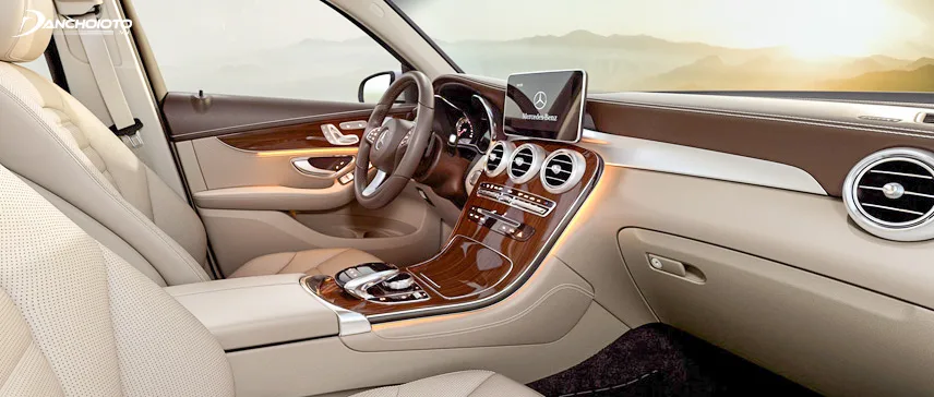 Mercedes-Benz GLC sở hữu khoang nội thất được gia công tỉ mỉ và chất cao cấp