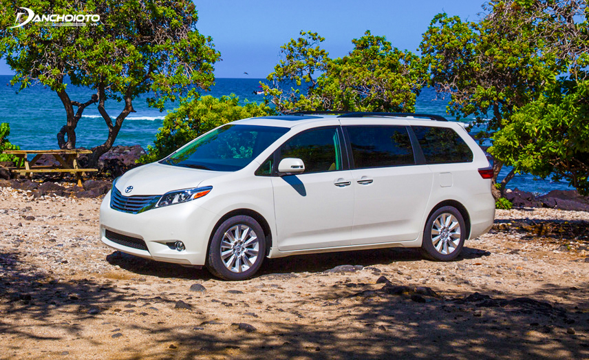 Ngoại thất của Toyota Sienna trông mềm mại hơn so với Sedona