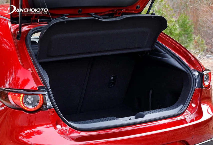 Khoang hành lý ở Mazda 3 2020 All-New đã có sự điều chỉnh rộng hơn
