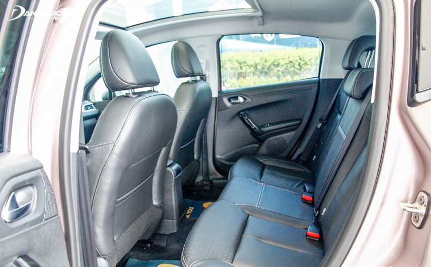 The back seat backrest is very standing and causes fatigue when sitting for a long time