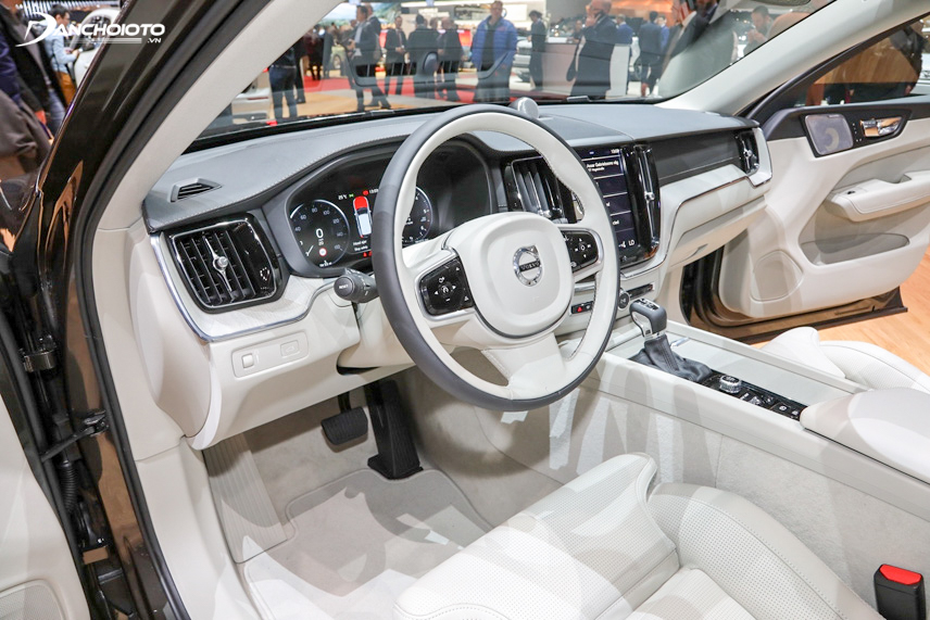 Luxury cockpit of the Volvo XC60