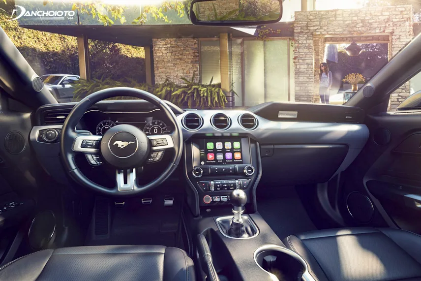 Ford Mustang 2018 có màn hình 8 inch ra lệnh bằng giọng nói