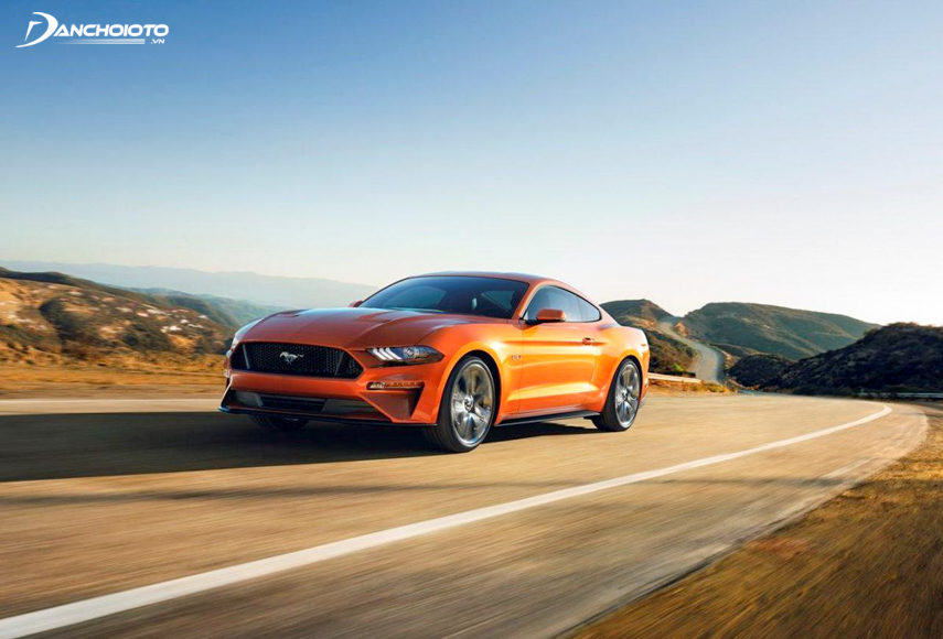 Mustang 2018 trang bị động cơ EcoBoost I4 với 2,3lít và động cơ Coyote V8 với 5lít