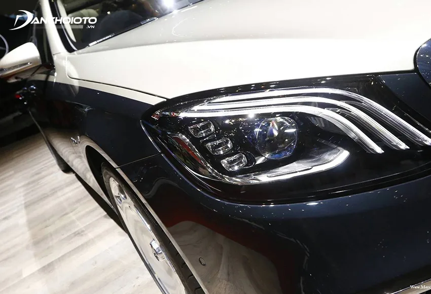 Cụm đèn LED phía trước tăng thêm điểm nhấn sang trọng cho Mercedes Maybach