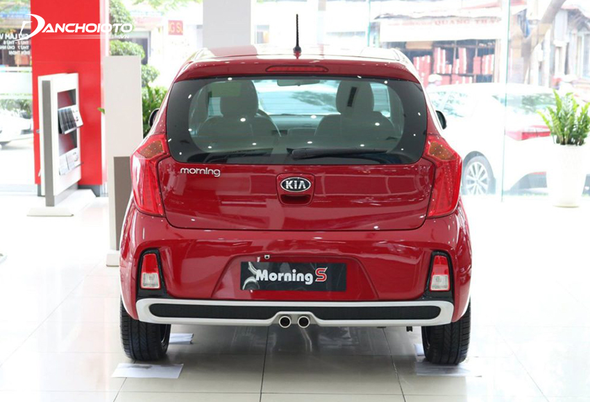 Đuôi xe Kia Morning 2020 cho cảm giác cân đối, khá gãy gọn và thể thao
