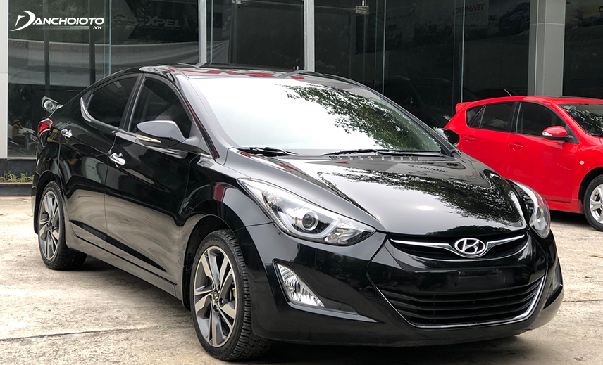 Giá xe Hyundai Elantra cũ thuộc hàng thấp trong phân khúc, ngang ngửa với xe hạng B