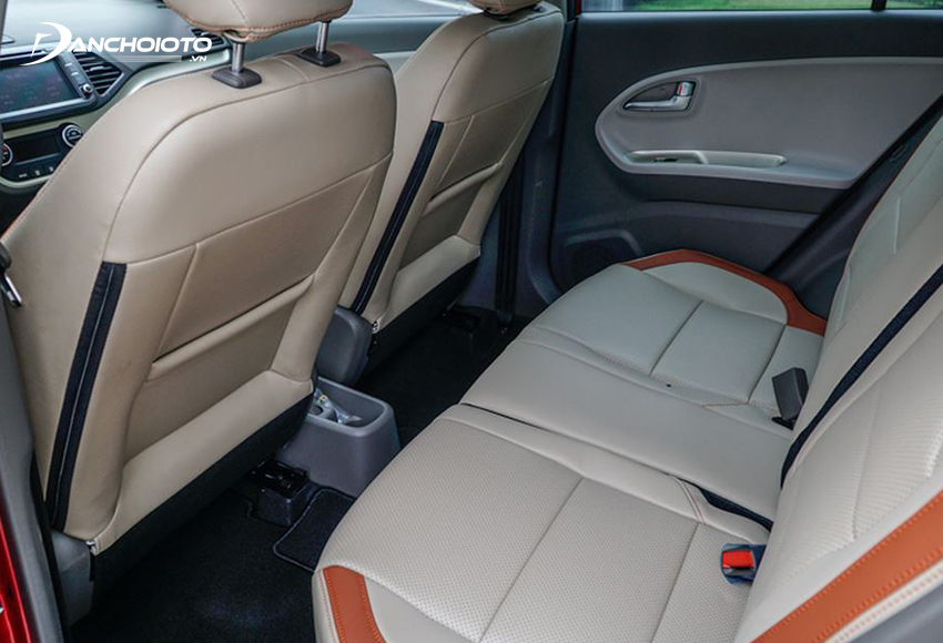 Hàng ghế sau Kia Morning 2020 hơi chất so với Hyundai i10 hay Toyota Wigo