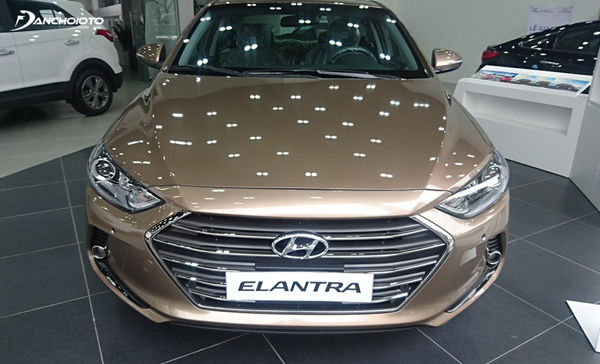 Hyundai Elantra 2016 - 2018 cuốn hút với lưới tản nhiệt lục giác mở rộng