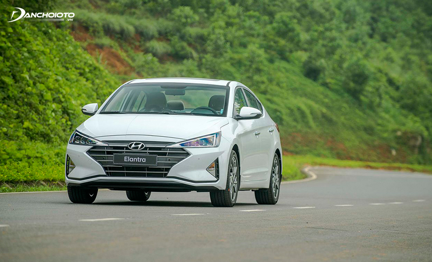 Thiết kế xe Hyundai Elantra mang vẻ thể thao, thanh lịch nhưng điềm đạm, chững chạc