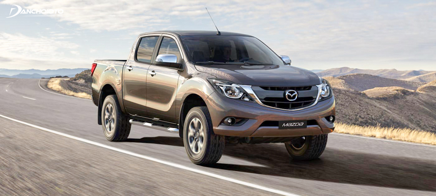 Mazda BT-50 2018 có thiết kế đầu xe khá đơn giản