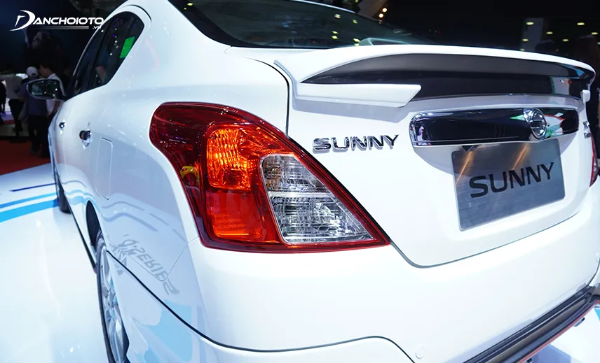Đèn hậu Nissan Sunny 2020