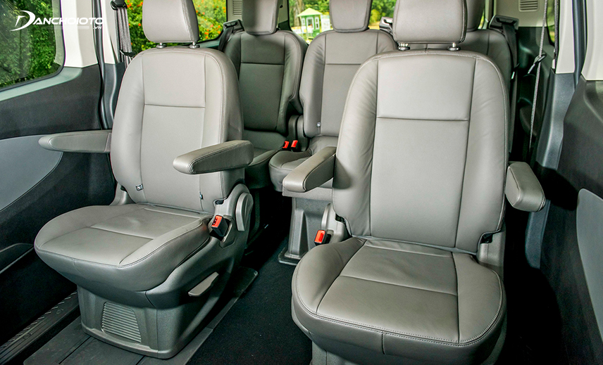 Hàng ghế thứ 2 Ford Tourneo 2023 có thể trượt trong phạm vi đến 200 mm