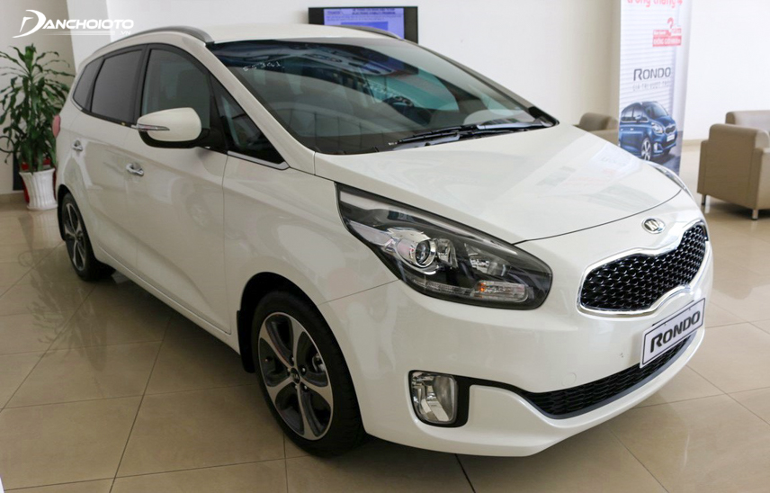 Phần đầu xe của Kia Rondo 2018