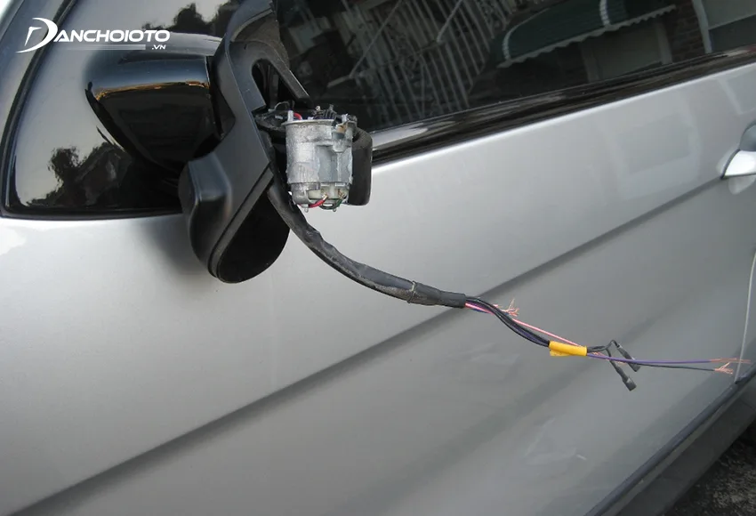 Bảo hiểm vật chất xe ô tô sẽ không bồi thường khi mất cắp bộ phận xe, xe chưa đăng kiểm theo quy định