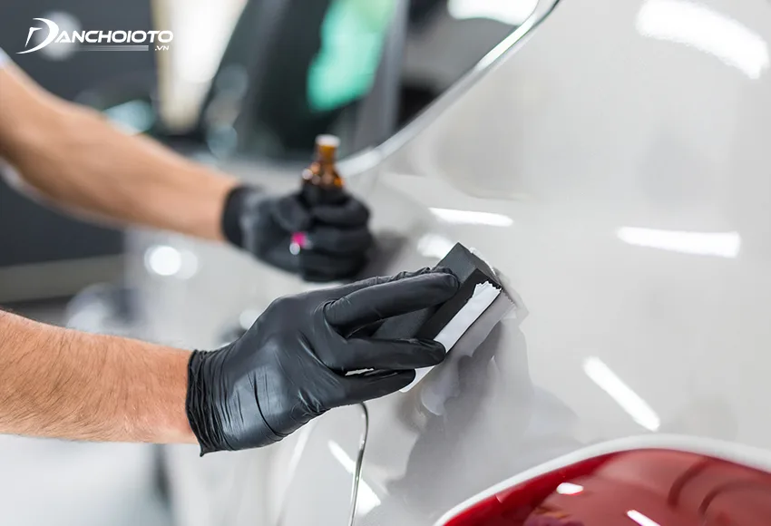Phủ ceramic ô tô giúp tạo độ bóng và tăng cường bảo vệ cho sơn xe