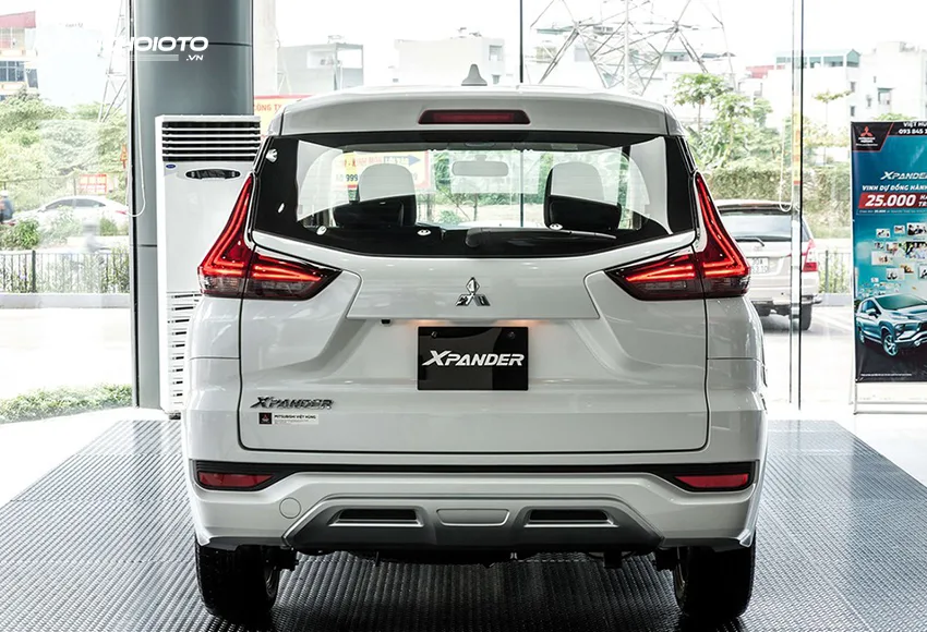 Các đường dập nổi ở đuôi xe Mitsubishi Xpander cũng theo chữ X như phần đầu