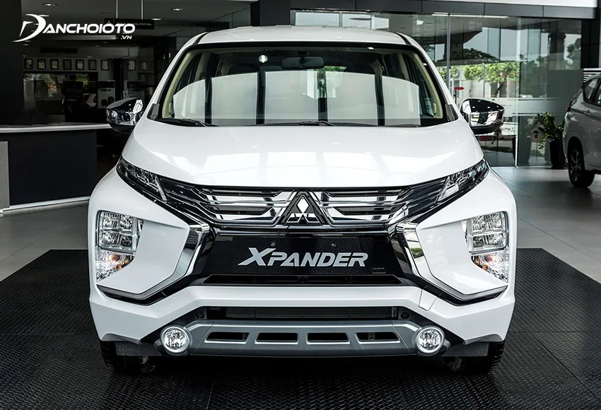 Mitsubishi Xpander 2020 có lưới tản nhiệt mới với 2 dải chrome xếp tầng cầu kỳ và bóng bẩy hơn