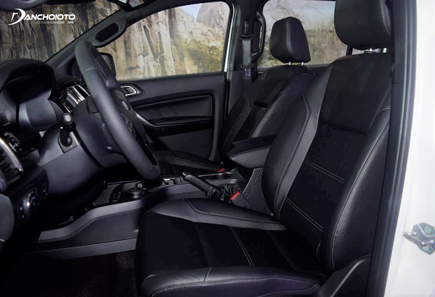 Ghế trước Ford Everest 2020 Titanium và Trend được trang bị tính năng chỉnh điện chỉnh điện 8 hướng