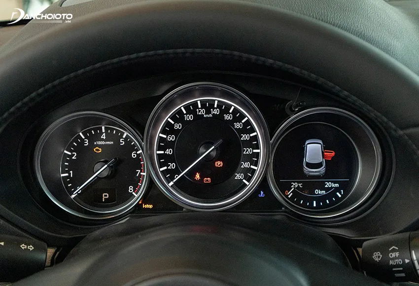 Mazda CX-8 2020 vẫn chỉ dùng đồng hồ Analog