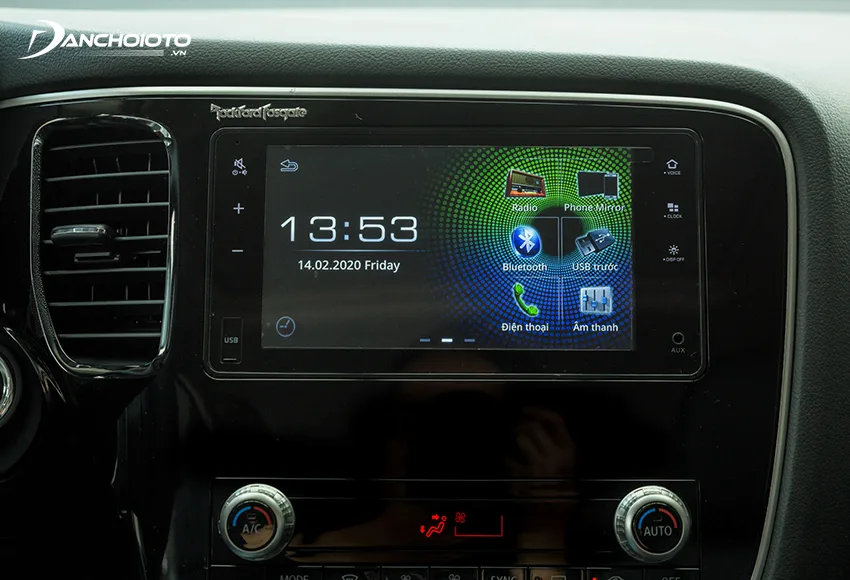 Mitsubishi Outlander 2020 facelift trang bị màn hình cảm ứng 7 inch thay cho màn hình 6.75
