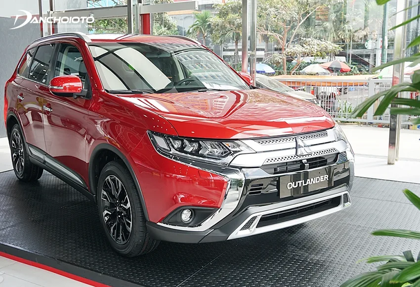 Mitsubishi Outlander 2020 thiên hướng mạnh mẽ na m tính, cho cảm giác vững chãi, “già dặn”