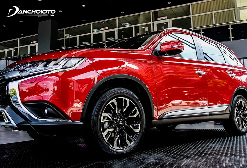 Mitsubishi Outlander 2020 trang bị lazang 18 inch phay bóng thiết kế mới bắt mắt