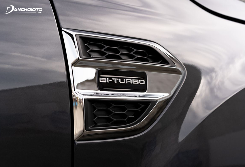 Phiên bản Ford Everest Bi-Turbo có thêm hốc gió thân xe