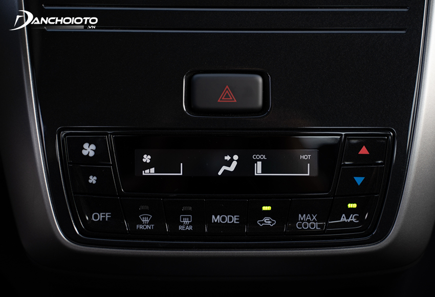 Cụm điều khiển điều hoà Toyota Wigo 2023 đã chuyển sang dạng nút bấm và có màn hình