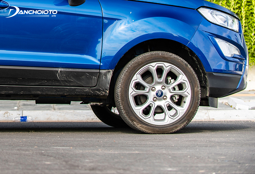 Ford EcoSport Titanium cân đối và khoẻ khoắn hơn khi dùng mâm 17 inch