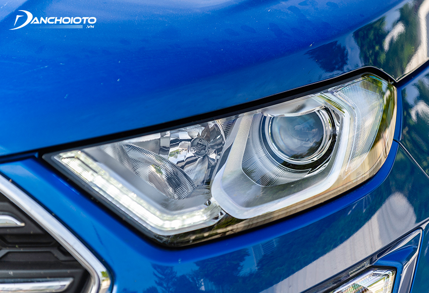 Ford EcoSport Titanium được trang bị đèn HID Projector