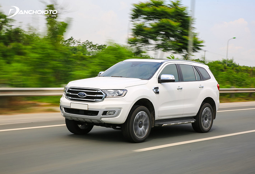 Ford Everest được đánh giá cao về động cơ, trang bị, hệ thống hỗ trợ lái hiện đại