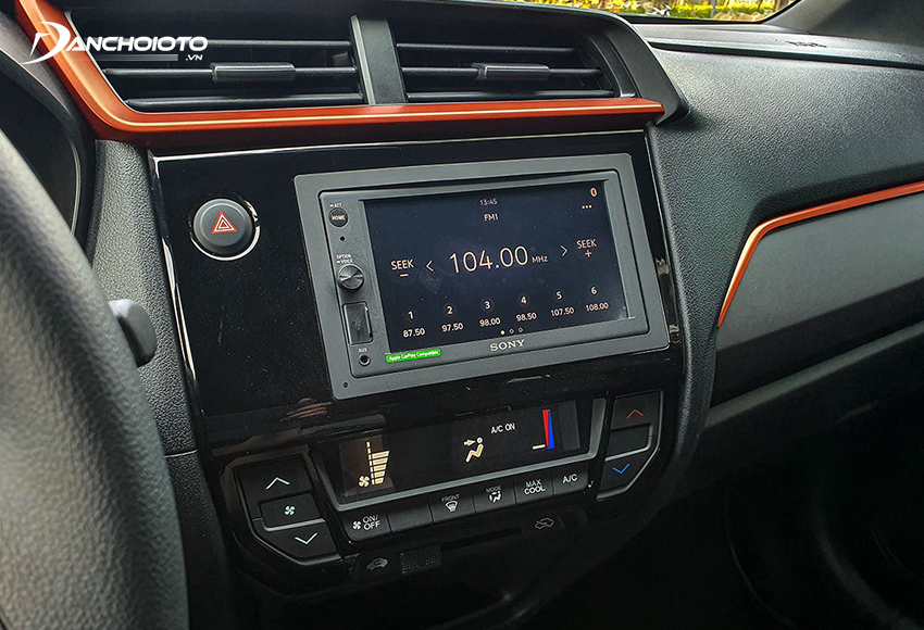 Honda Brio 2023 RS được trang bị màn hình cảm ứng 6.2inch của Sony
