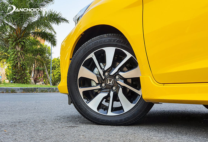 Honda Brio RS/RS 2 màu được trang bị lazang 15inch phay bóng bắt mắt và cân đối