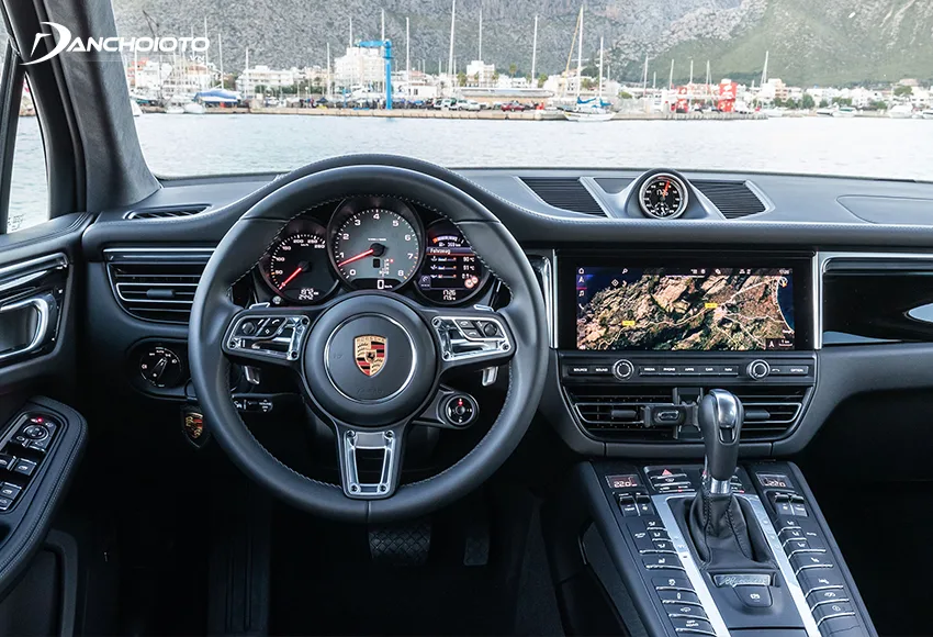 Khoang lái Porsche Macan thiết kế theo phong cách xe thể thao rõ nét