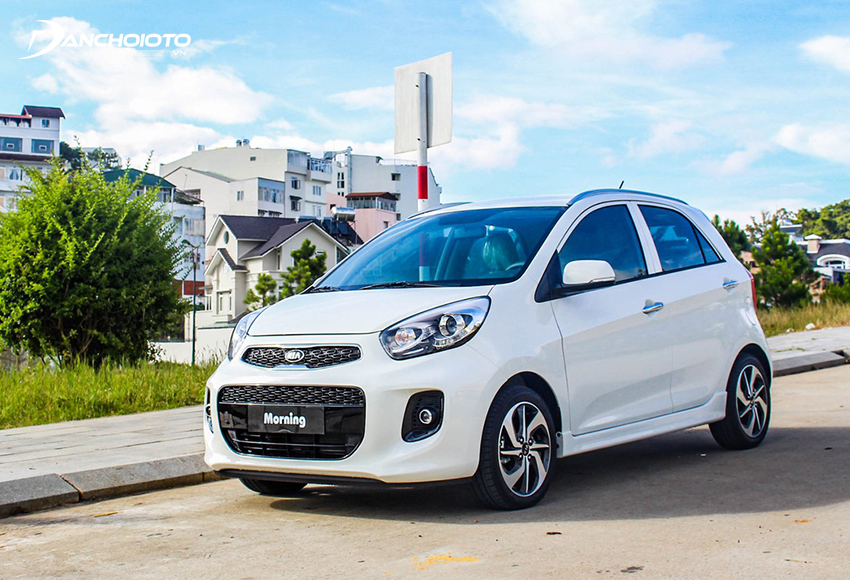 Kia Morning có giá bán thấp hơn, thiết kế được đánh giá trẻ trung và năng động