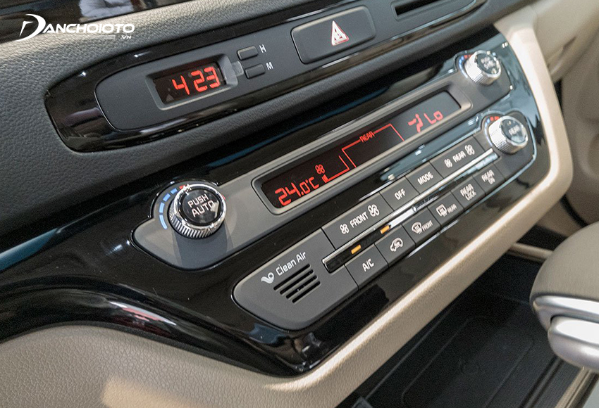 Kia Sedona 2020 được trang bị hệ thống điều hoà 3 vùng, lọc không khí