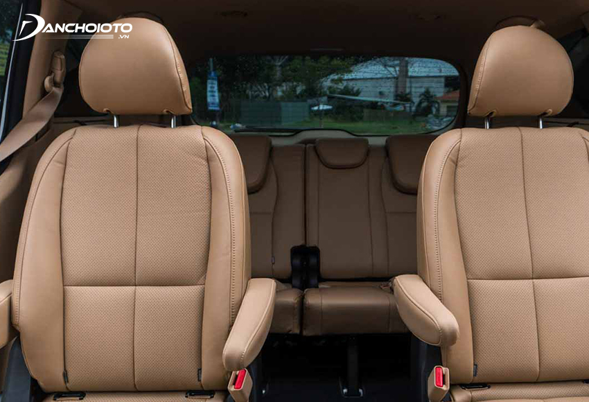 Kích thước Kia Sedona 2020 “khủng” giúp mở ra một không gian trong xe rất thông thoáng và rộng rãi