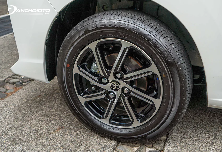Toyota Wigo 2020 được trang bị bộ mâm xe 8 chấu kiểu mới