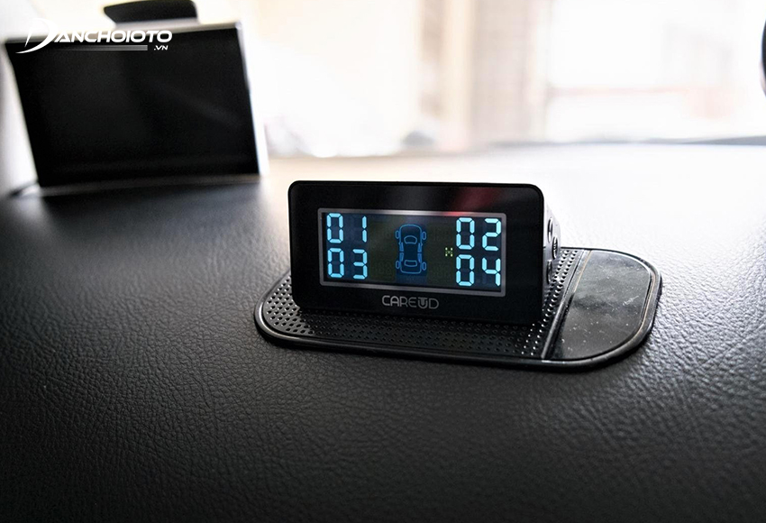 Lắp cảm biến áp suất lốp ô tô, người lái có thể theo dõi liên tục tình trạng áp suất lốp của xe