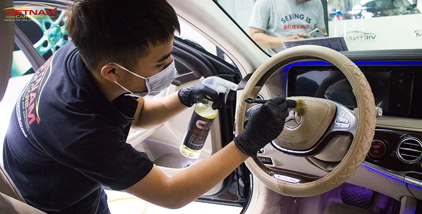 Sử dụng dịch vụ vệ sinh nội thất ô tô giúp xe được vệ sinh chuyên nghiệp, hiệu quả