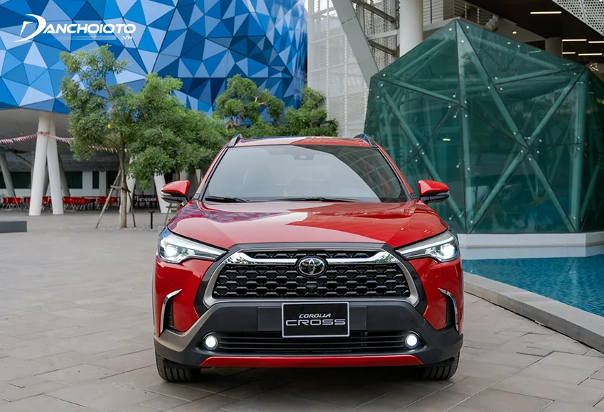 Đầu xe Toyota Corolla Cross 2020 thu hút với lưới tản nhiệt hình thang ngược cỡ lớn tạo hình 3D bắt mắt