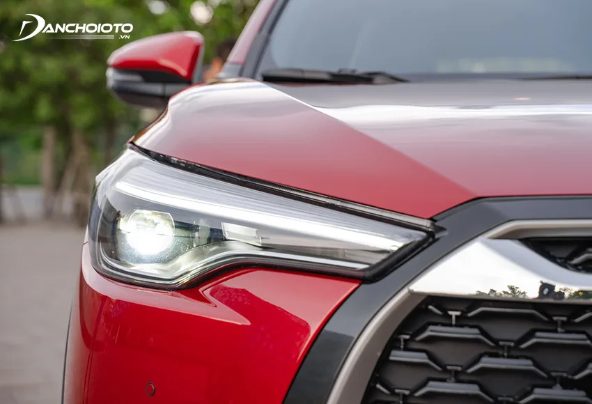 Hệ thống đèn trước Toyota Corolla Cross 2020 thanh mảnh kéo dài sắc sảo