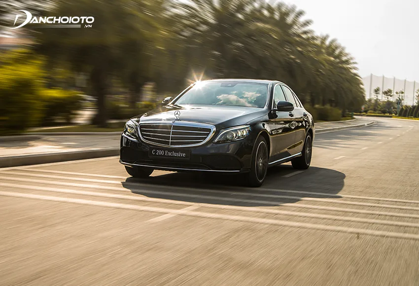 Mercedes C200 Exclusive tăng tốc tốt, vận hành êm