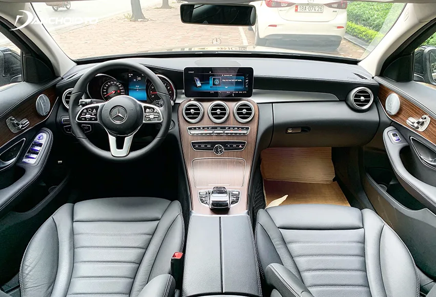 Taplo Mercedes C200 Exclusive thiết kế sang trọng, được bọc da ARTICO và ốp gỗ Open-Pore