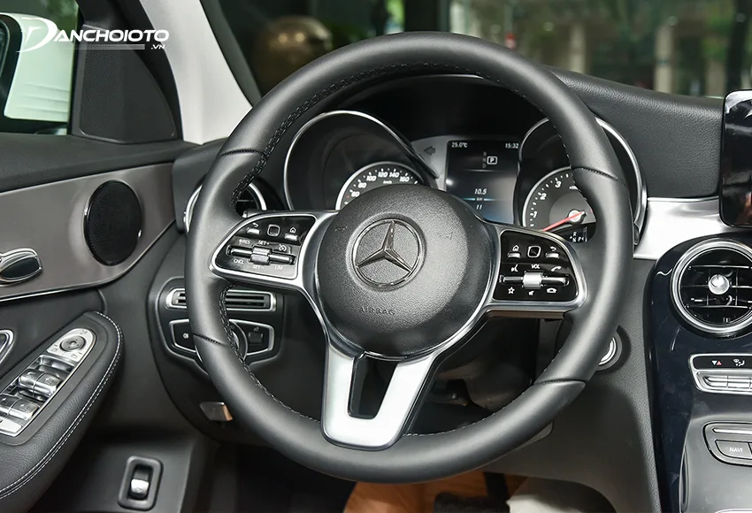 Mercedes C180 2023: Giá Xe Lăn Bánh & Đánh Giá Thông Số Kỹ Thuật