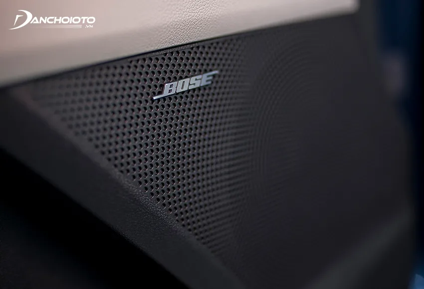 Các phiên bản Sorento Premium và Signature có âm thanh 12 loa Bose