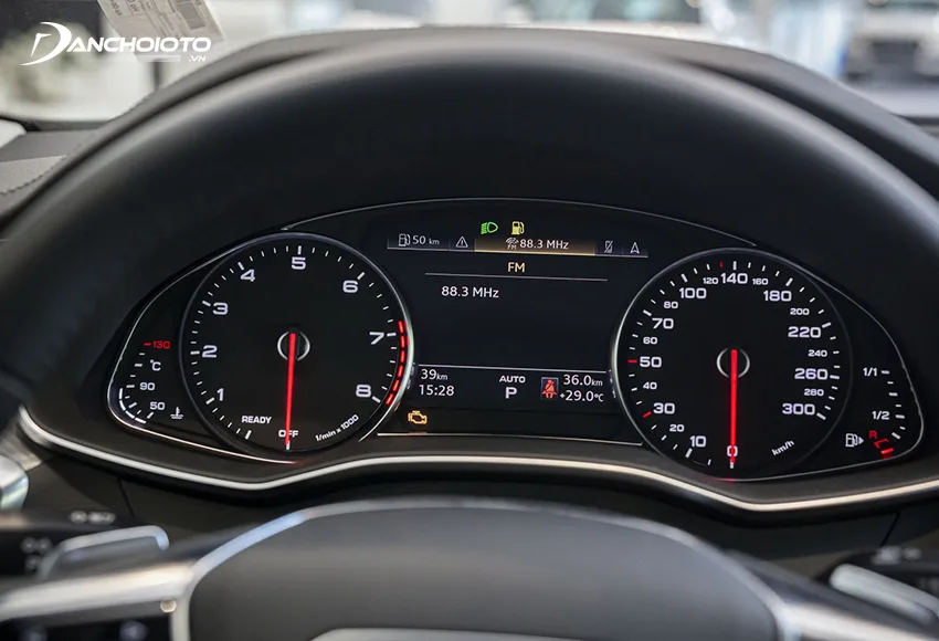 Cụm đồng hồ bản Audi A6 45 TFSI 2024 vẫn chỉ dùng màn hình hiển thị đa thông tin 7 inch
