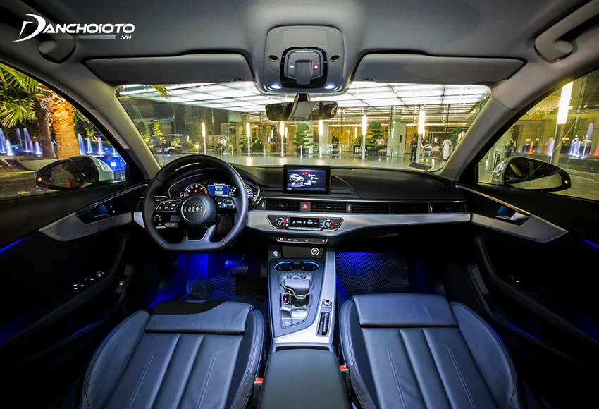 Đèn viền nội thất Audi A4 2024 nằm trong gói tuỳ chọn nâng cao