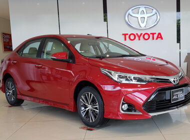 Giá xe Toyota Corolla Altis